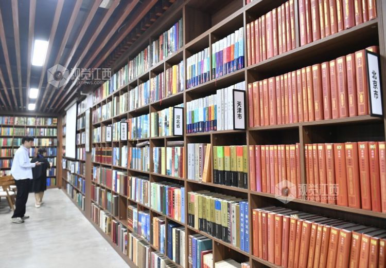 優質主播中國行江西站 走進全國最大的民辦公益圖書館