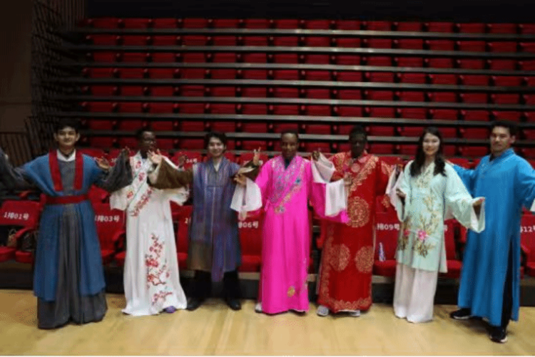 江西國際傳播高校聯盟“我在中國江西讀大學”走進100個縣(市、區)系列活動來到高安_fororder_圖片9