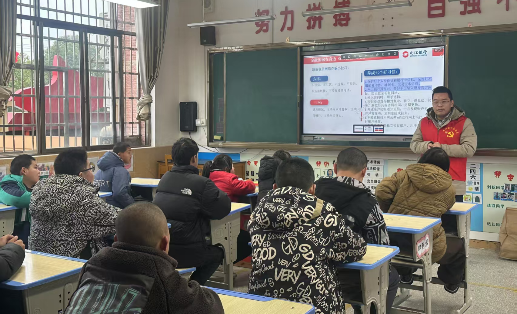 江西金融監管局匯聚行業力量開展“315”金融教育宣傳活動_fororder_圖片17