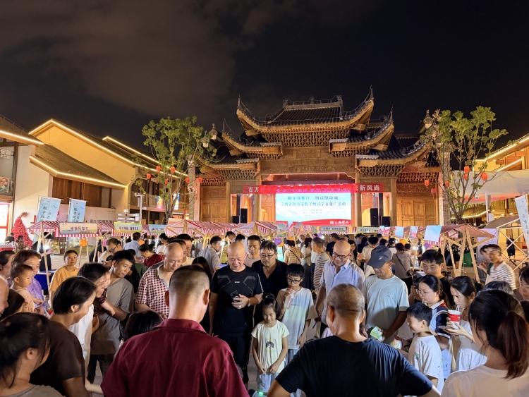 江西省圖書館百萬好書“走”進上饒街區_fororder_3