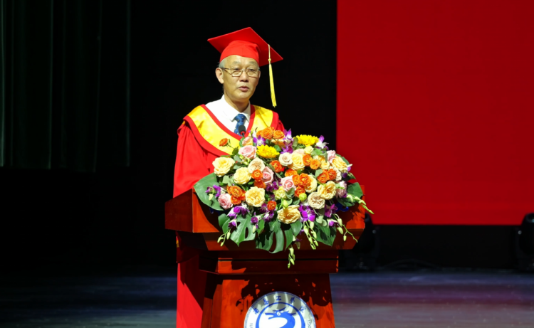 南昌工學院舉行2025屆畢業生畢業典禮暨學士學位授予儀式_fororder_圖片15