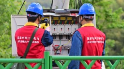 國網豐城市供電公司：紅霞漫山時 銀線護春忙