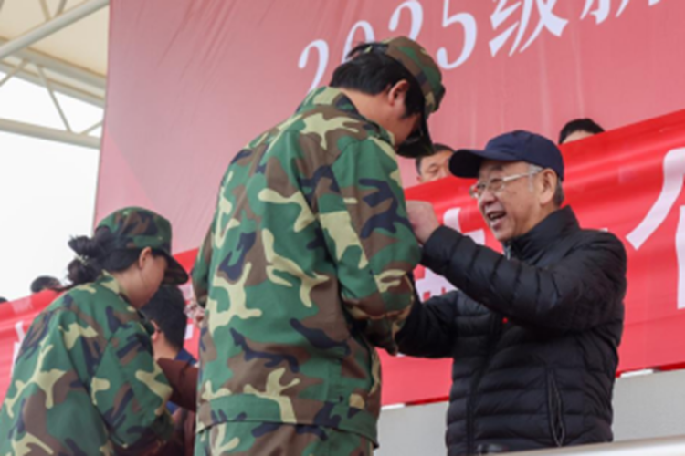 南昌應用技術師範學院舉行2025級新生開學典禮_fororder_圖片3