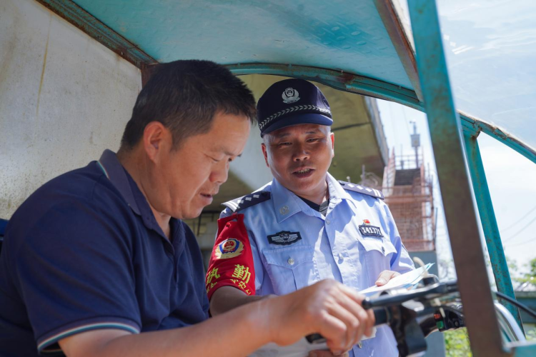尋找最美線路民警：王堅的三十載護路人生_fororder_圖片9