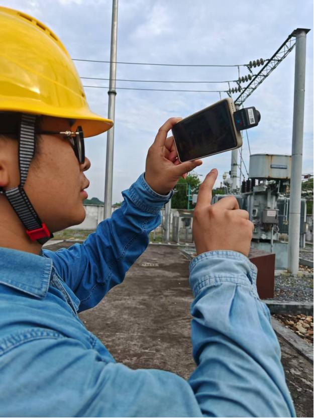 萬載供電公司：手機配上“火眼金睛” 電網巡檢更輕便智慧_fororder_圖片2