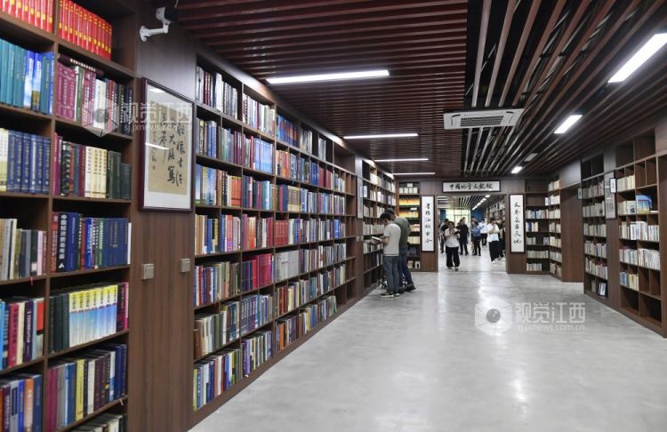 優質主播中國行江西站 走進全國最大的民辦公益圖書館