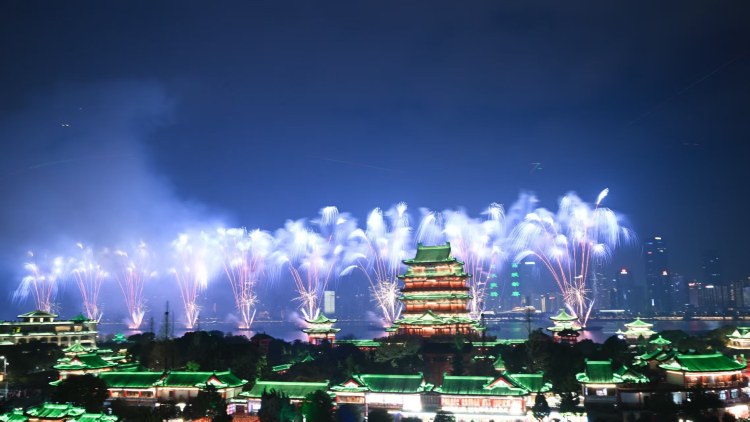 江西南昌舉辦迎春煙花秀_fororder_微信圖片_20260218113036