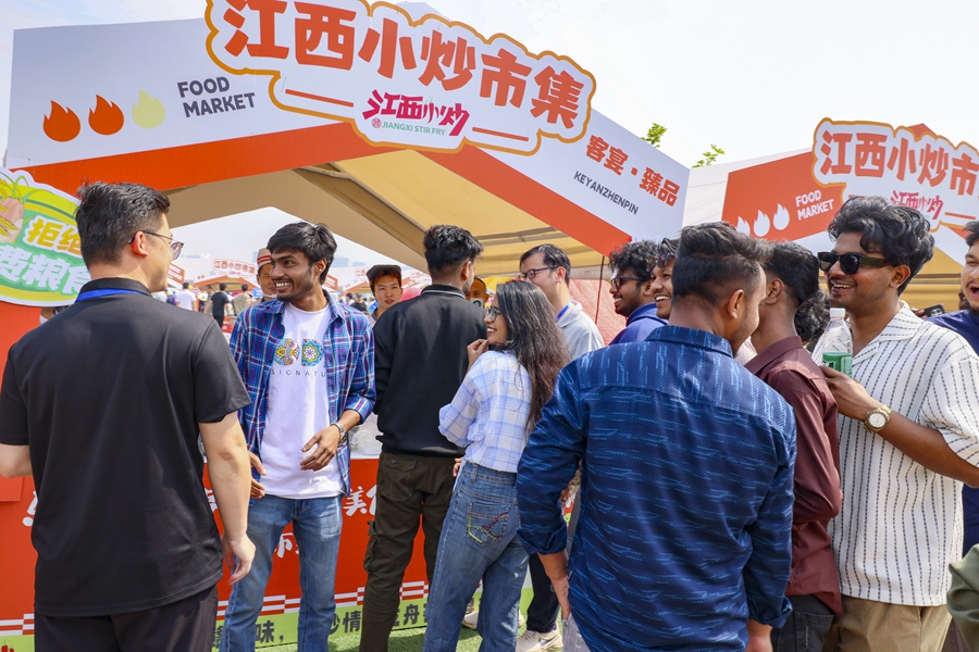 南昌國際龍舟賽上的外國身影_fororder_微信圖片_20250525131016