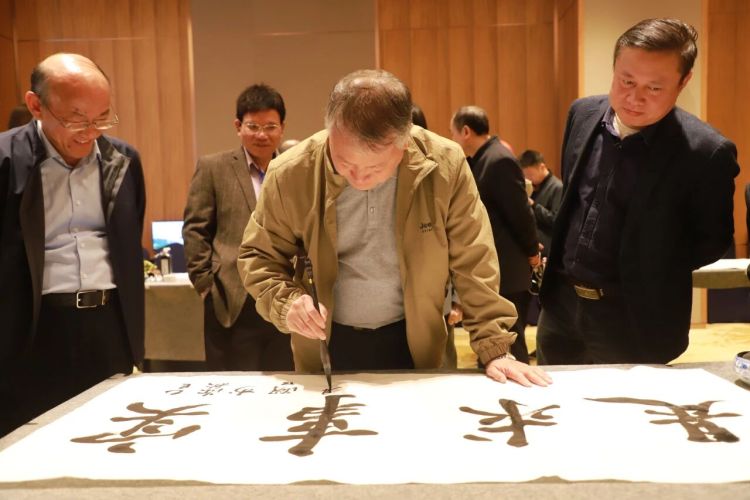 聯頌長江 墨書湖口 江西省楹聯學會聯墨交流活動在九江湖口舉行_fororder_微信圖片_20251030151724