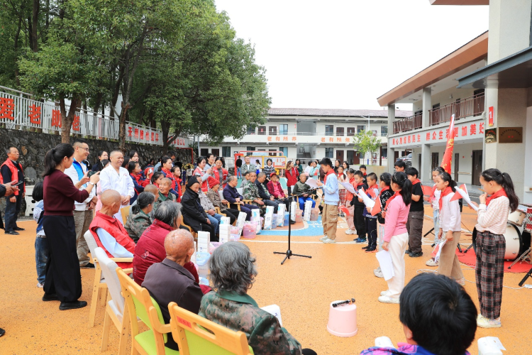 江西新建:溫情相伴度重陽 文明實踐暖人心_fororder_圖片16