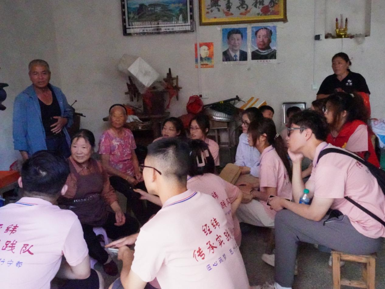 南昌工學院·中國工藝美術大師博物館“三下鄉” 社會實踐團隊： 觸摸夏布肌理 點亮扛燈記憶_fororder_圖片25