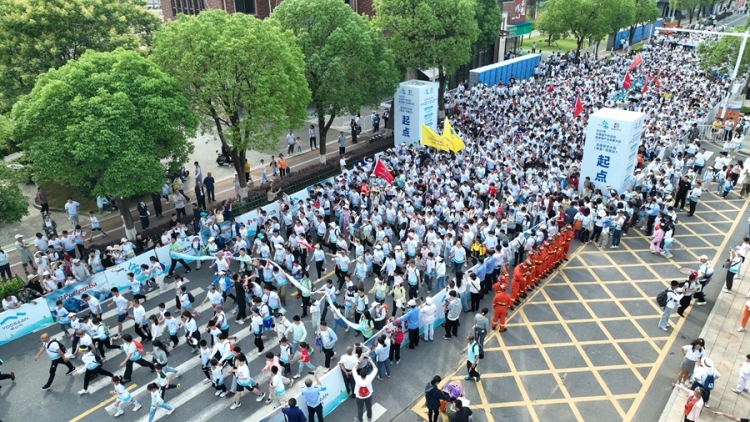 體旅融合繪贛鄱新景 戶外盛會激産業動能——2025年江西省戶外運動和體育産業發展大會圓滿落幕_fororder_圖3 全國徒步大會（江西灣裏站）