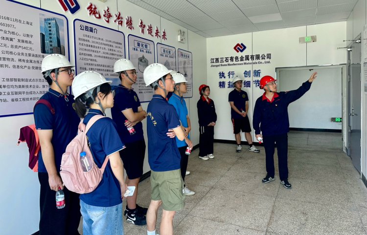 東華理工大學：青春足跡踏熱土 紅藍暖色繪新餘_fororder_圖片3