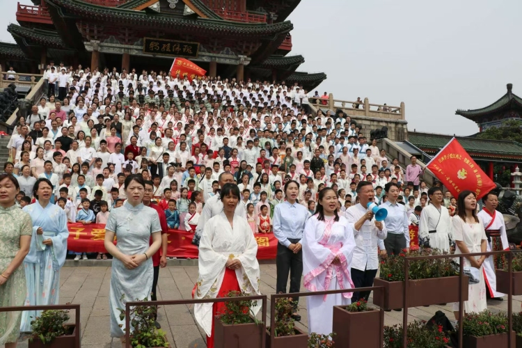 千人學子共誦千古華章 滕王閣上再續文化盛景_fororder_微信圖片_20250528100739