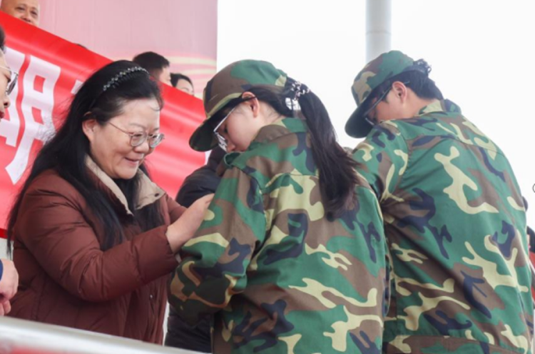 南昌應用技術師範學院舉行2025級新生開學典禮_fororder_圖片2