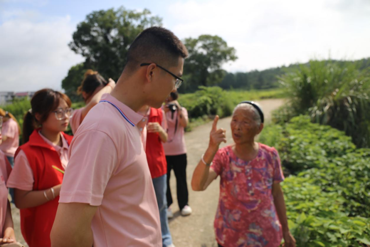 南昌工學院·中國工藝美術大師博物館“三下鄉” 社會實踐團隊： 觸摸夏布肌理 點亮扛燈記憶_fororder_圖片16
