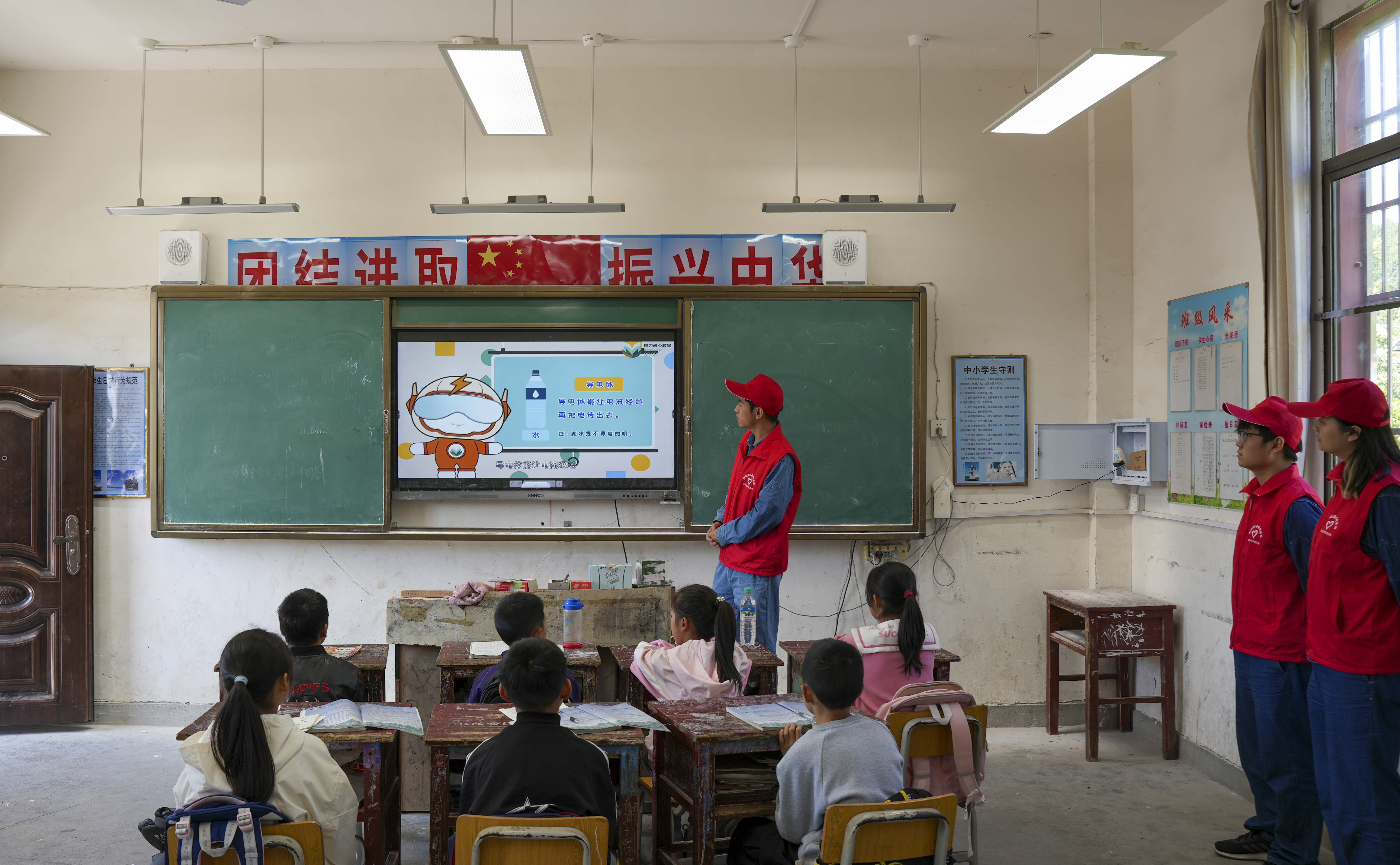國網宜春供電公司：情暖童心迎六一 電亮夢想伴成長_fororder_微信圖片_20250530165707