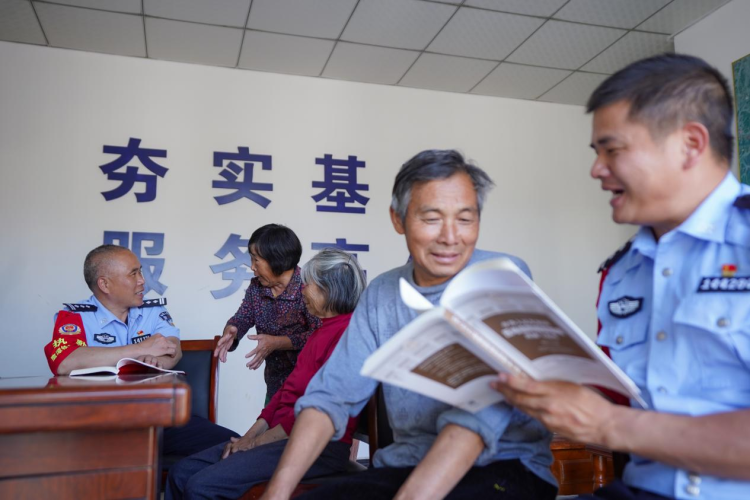 尋找最美線路民警：王堅的三十載護路人生_fororder_圖片13
