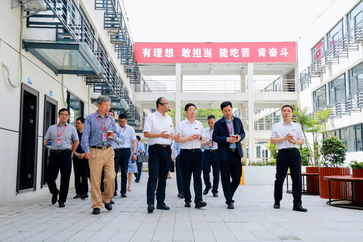 南昌航空大學本科教育教學審核評估專家意見交流會召開_fororder_圖片2