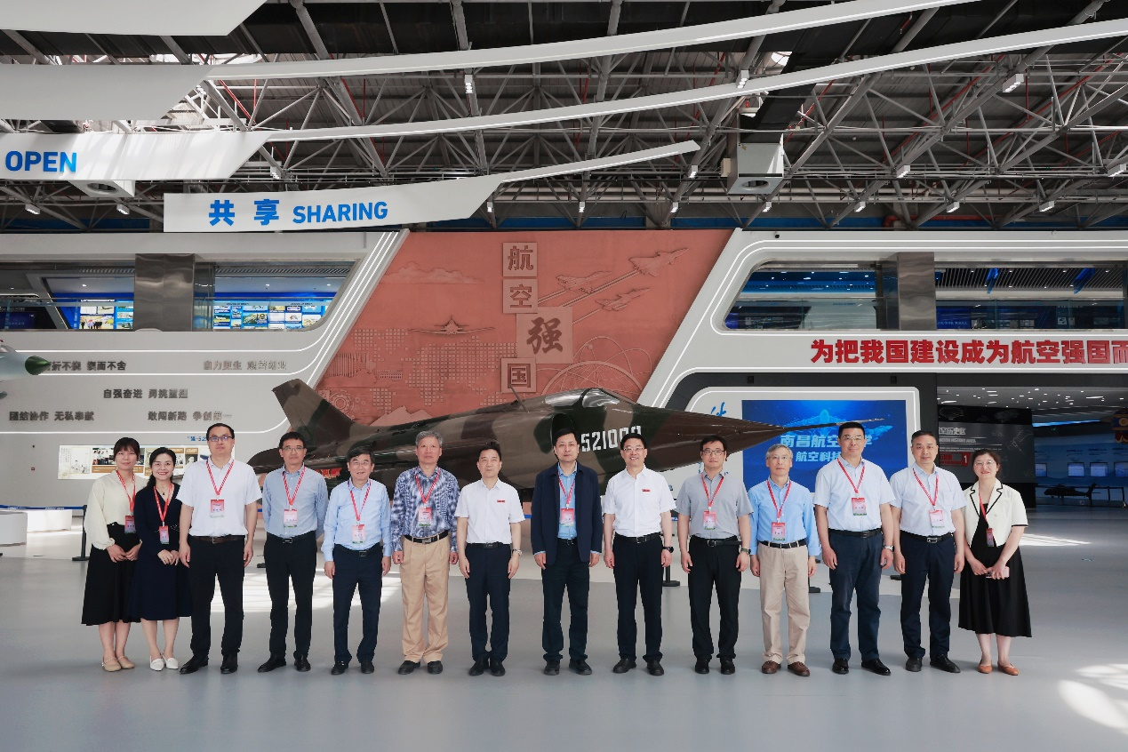 南昌航空大學本科教育教學審核評估專家意見交流會召開_fororder_圖片3