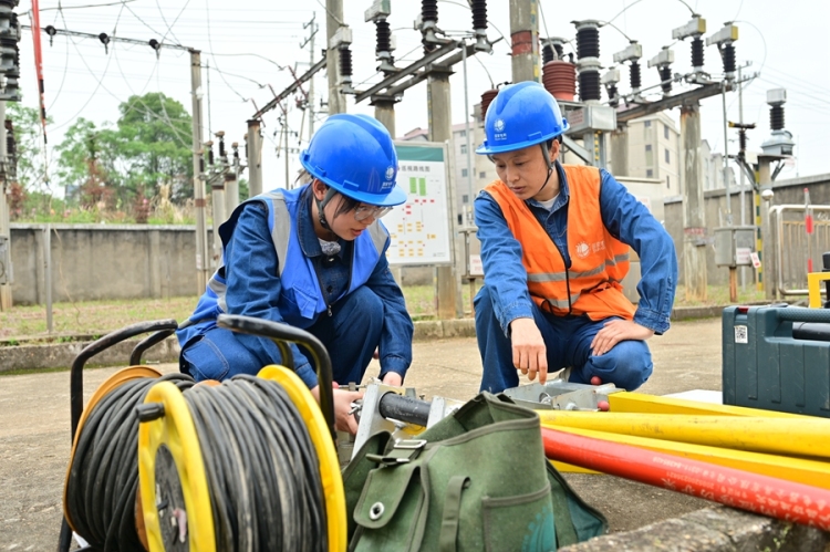 國網豐城市供電公司：“00後”“電力”少女檢修研學記