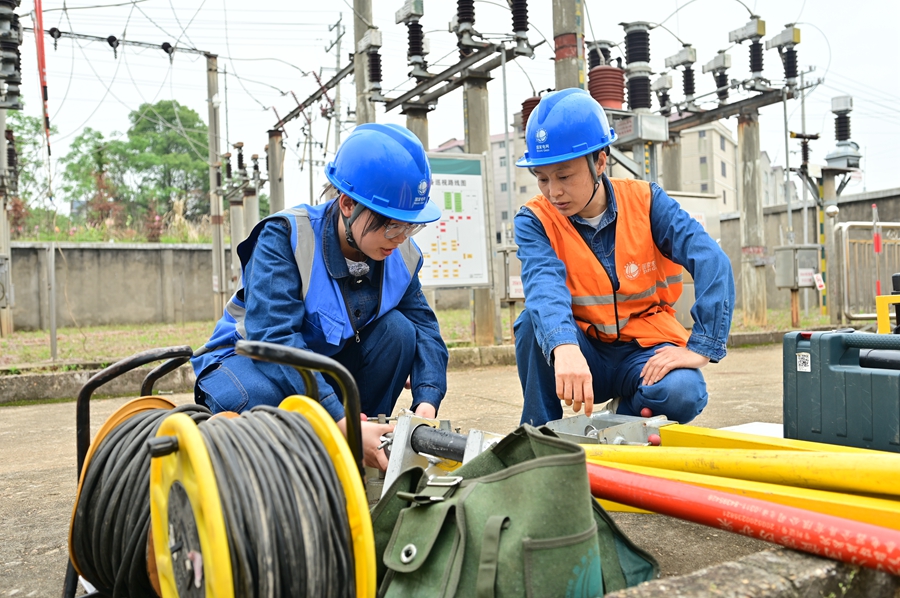國網豐城市供電公司：“00後”“電力”少女檢修研學記