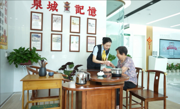 八年“郵愛”路 點亮萬顆星——寫在“郵愛公益”八週年之際