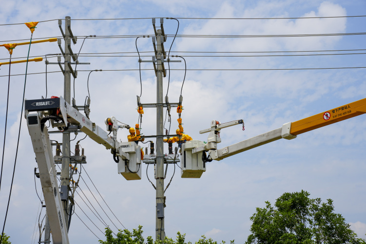 國網靖安縣供電公司：“空中手術”展身手 企業用電“零感知”