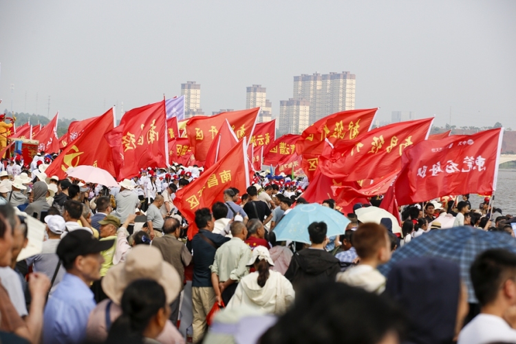 南昌國際龍舟賽上的外國身影_fororder_微信圖片_20250525130956