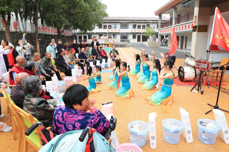 江西新建:溫情相伴度重陽 文明實踐暖人心_fororder_圖片17