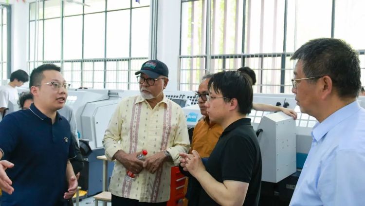 印尼斯特拉班薩大學亞伯拉罕·利楊托一行來我校調研考察_fororder_微信圖片_20250416171400