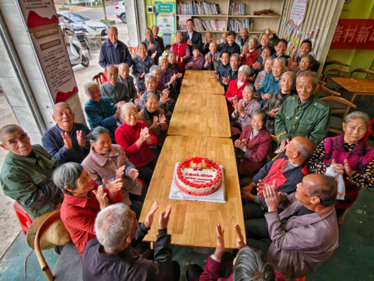 江西上猶：31對金婚夫婦重陽圓夢 半世紀相守定格幸福瞬間_fororder_圖片6