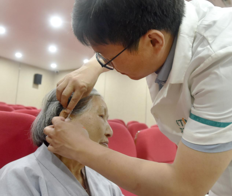 江西樂平：免費服務 “助聽”生活_fororder_圖片1