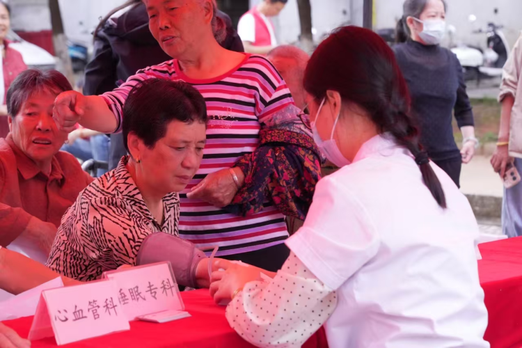 吉安縣：義診送到家門口 公租房住戶直呼“太暖心”_fororder_圖片37