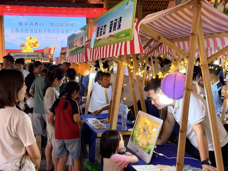 江西省圖書館百萬好書“走”進上饒街區_fororder_11