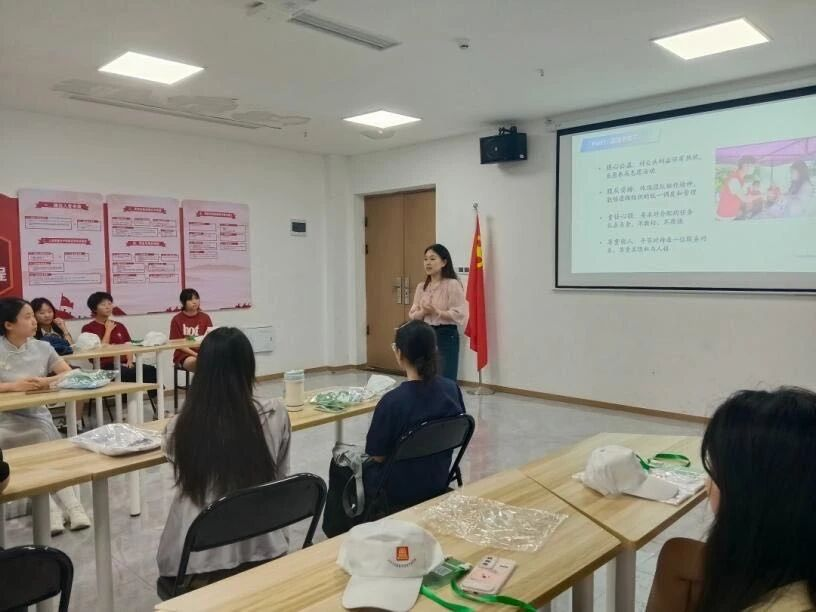 南昌工學院青年志願者協會傾情助力“2025中國數字經濟産業大會”_fororder_圖片3