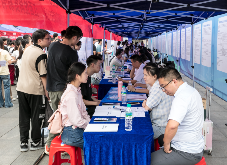 江西財經大學舉辦江西省2026屆高校畢業生“百校聯動·贛有未來”南昌片區財經類專場招聘會_fororder_圖片2