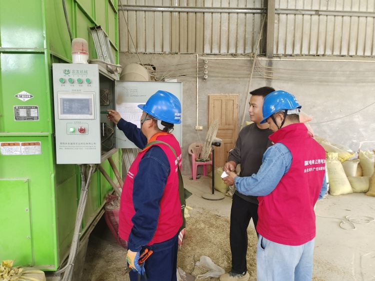 國網興國縣供電公司：電力“紅馬甲”護航秋收季_fororder_微信圖片_20251022165121