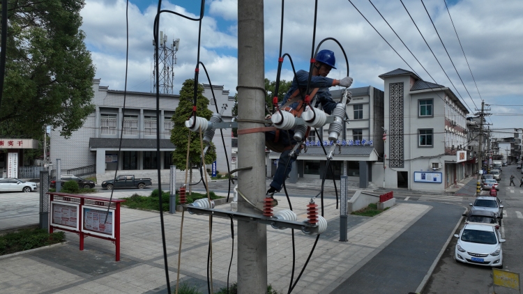 國網宜豐縣供電公司：線路遷改“讓道”築牢電力根基​_fororder_微信圖片_20251023104350