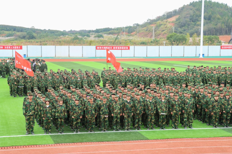 南昌應用技術師範學院舉行2025級新生開學典禮_fororder_圖片5