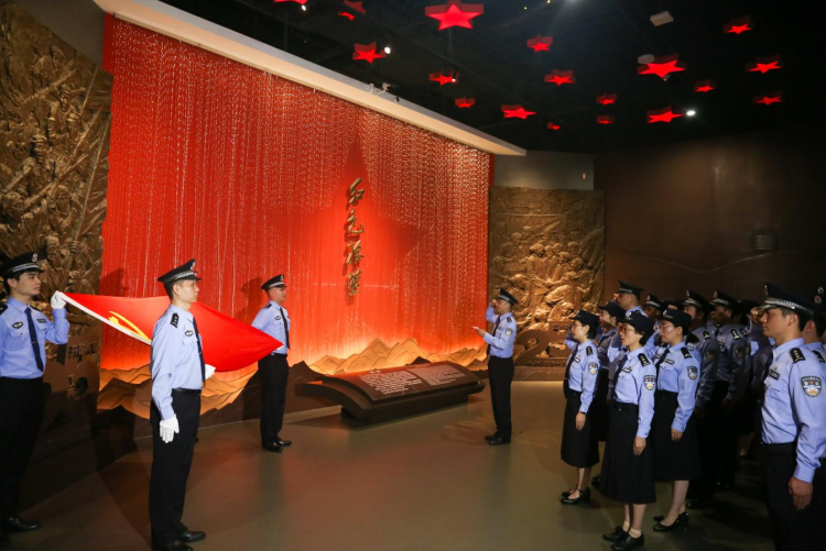 追尋足跡強信仰 警徽閃耀續榮光 “兩區一縣”法院司法警察大隊赴江西省博物館開展  迎“七一”主題活動_fororder_圖片4
