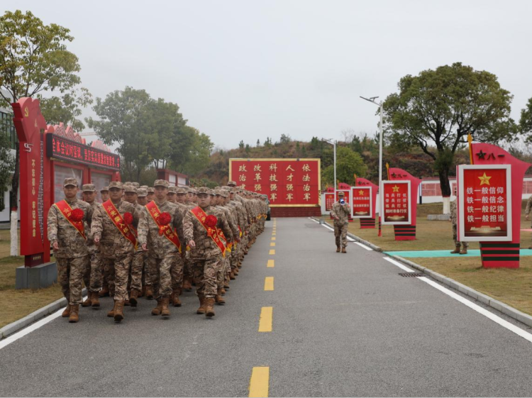 江西鄱陽：組織入營“初體驗” 堅定青年報國志_fororder_圖片10