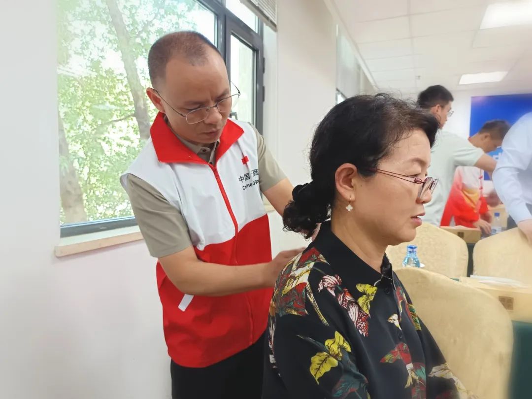 中國（江西）援非紅十字醫療服務隊走進中石油非洲公司“送健康”