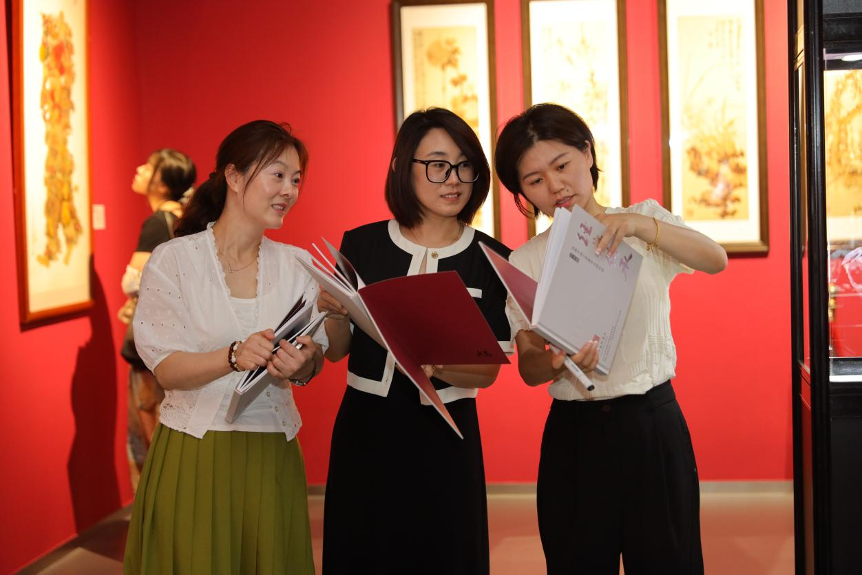 《經典傳承——歷屆中國工藝美術大師作品回巡展》亮相北京_fororder_圖片22