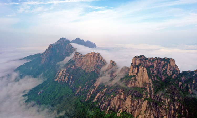 江西上饒：霧繞靈山 縹緲仙境_fororder_微信圖片_20250421170505