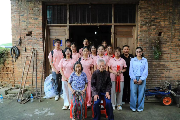 南昌工學院·中國工藝美術大師博物館“三下鄉” 社會實踐團隊： 觸摸夏布肌理 點亮扛燈記憶_fororder_圖片30