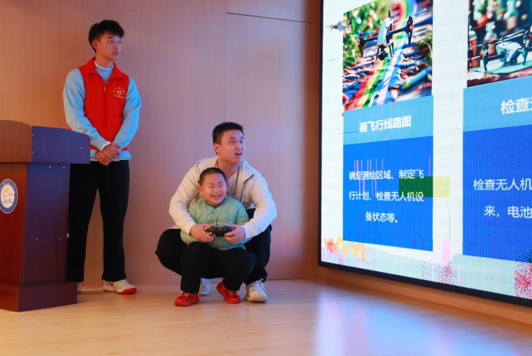 東華理工大學開展“小小飛行員，童趣科普行”活動_fororder_圖片14