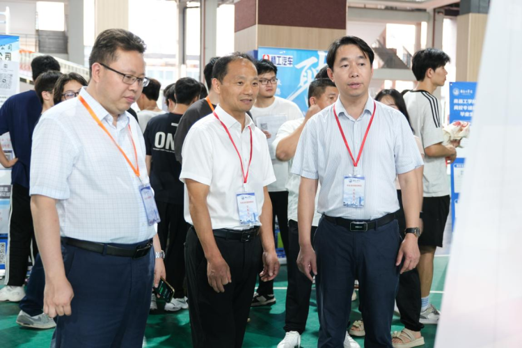 南昌工學院舉辦2025屆畢業生離校專場招聘會暨2026屆畢業生實習專場招聘會_fororder_圖片41