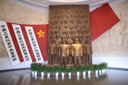 興國將軍園裏 中外青年用鏡頭致敬“模範興國”的崢嶸歲月