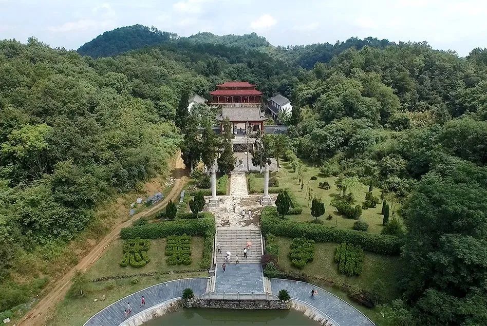朱虹：雲上古村美如畫